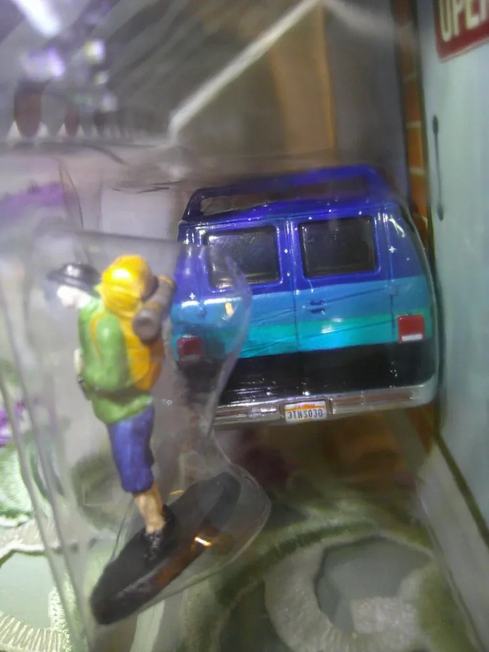 1:64 Greenlight Hobby Shop Series 3 ~ 1981 GMC Vandura Custom w Backpacker NIP